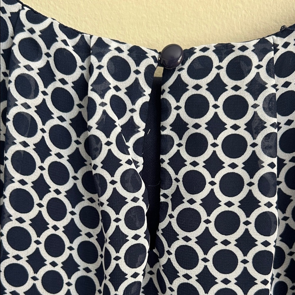 Elegant Navy and White Patterned Dress - Picture 3 of 9